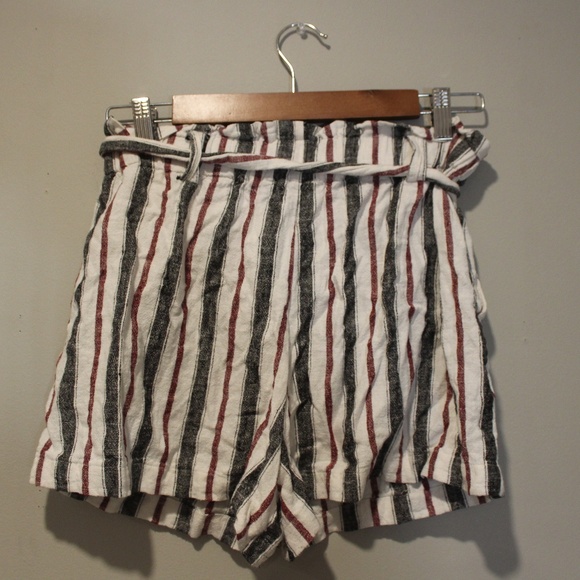 Love Tree Linen Blend Shorts - Picture 5 of 8